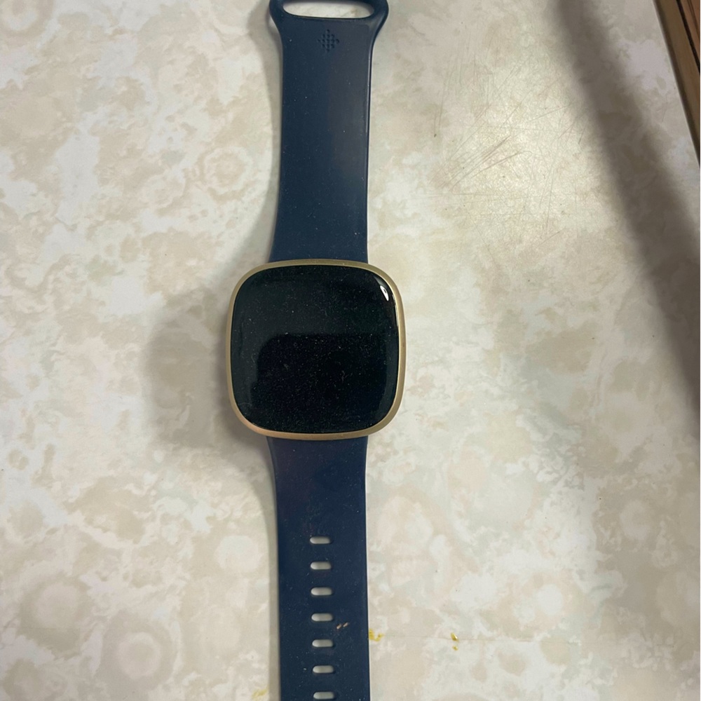 Fitbit Versa 4, used less than 2 months